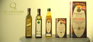Olivenöl Flaschen und Kanister
